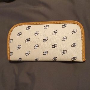 White Dooney & Bourke leather glasses case